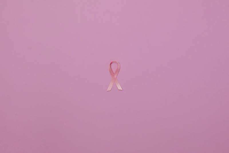 O erdafitinib pode tratar o cancro da mama? Os dados mais recentes, em termos simples.